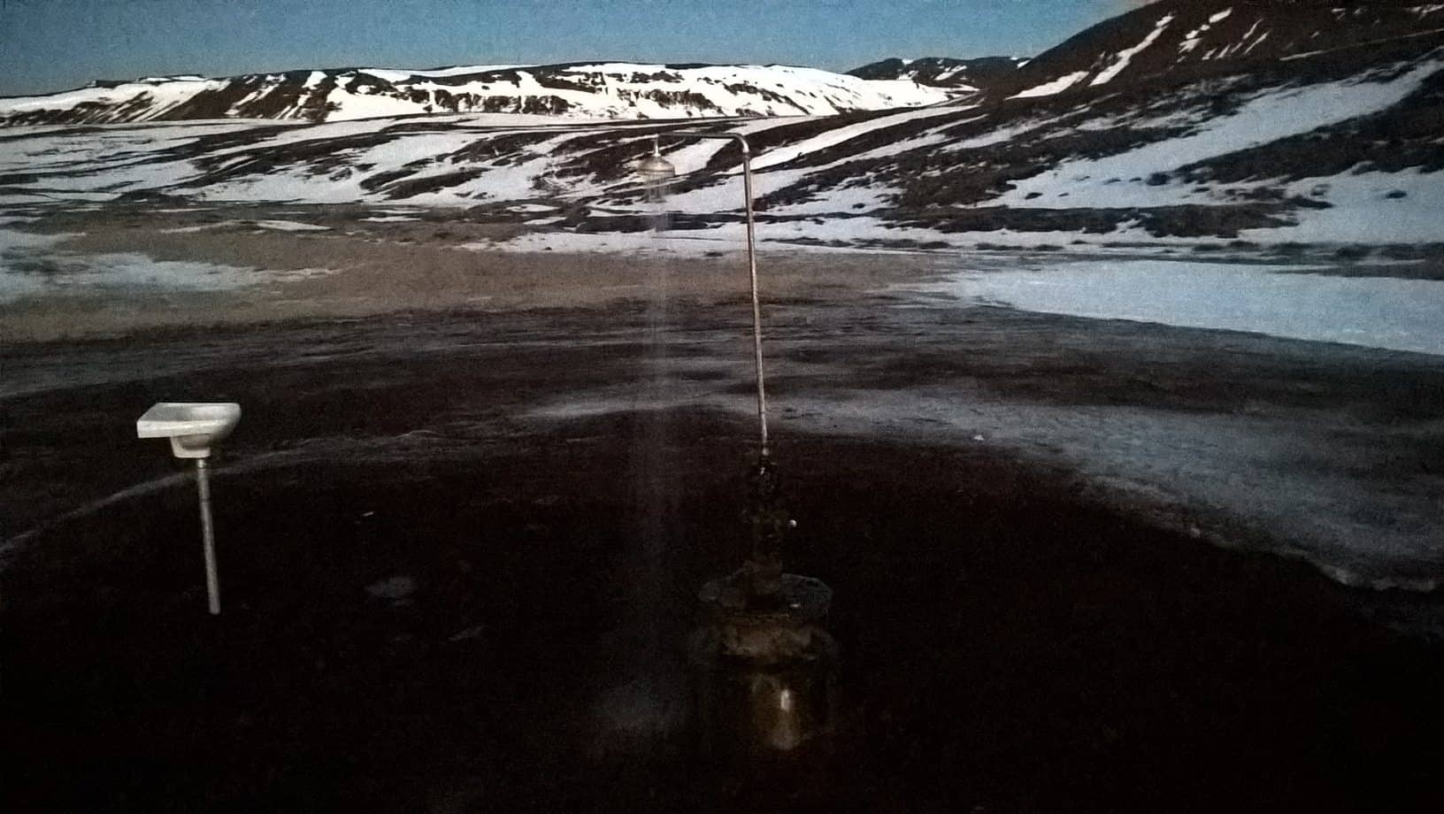 The hot shower by the road in Iceland
