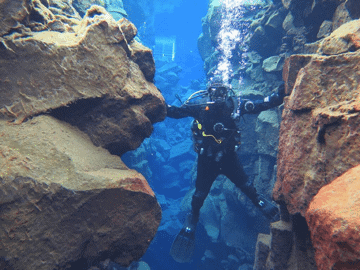 Diving in Silfra - Þingvellir National Park